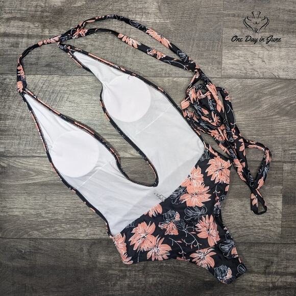 SweatyRocks Sexy Criss Cross Tie Knot Open Back One Piece Swimsuit Size M - Picture 2 of 2